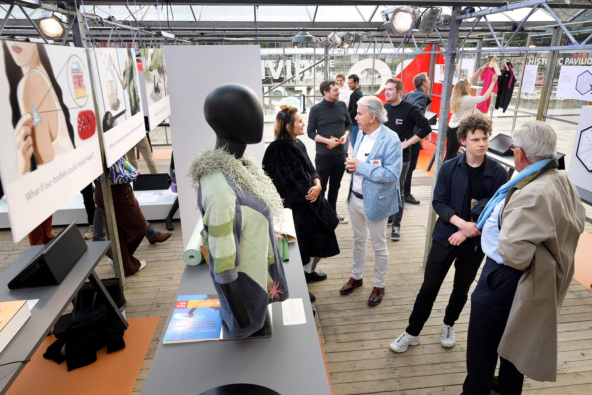Een kas als pofcastruimte op een beurs